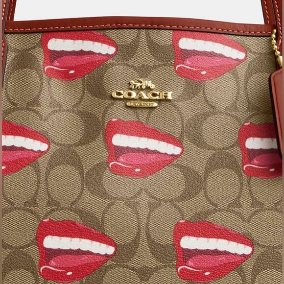 NWT Coach Tote In Signature Canvas - Picture 13 of 14